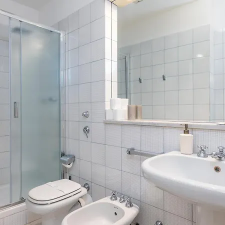 Elegant And Stylish Design In Brera Near The Metro Milan